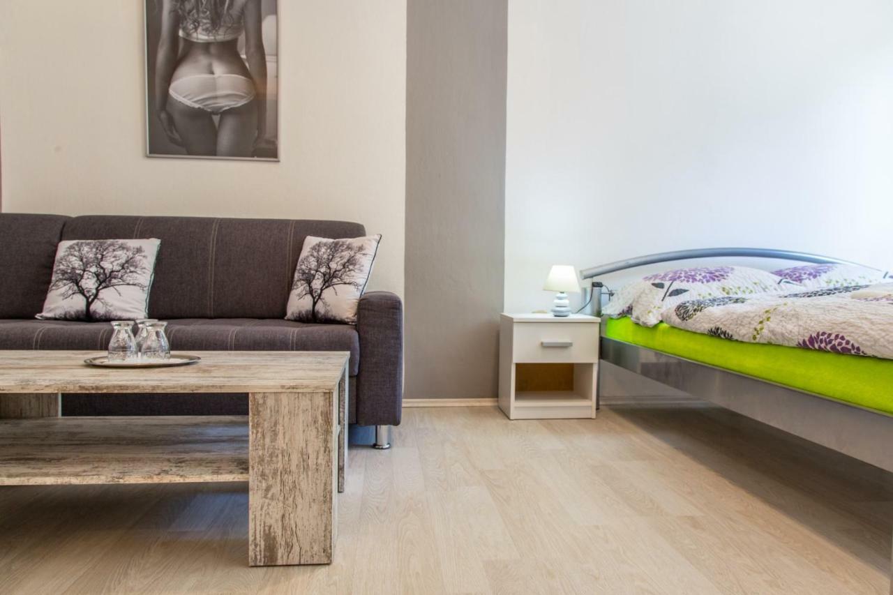 Restaurace Penzion Pod Sumarnikem Tvarozna Lhota Buitenkant foto