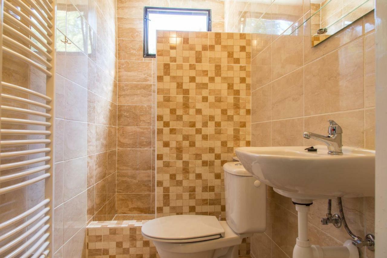 Restaurace Penzion Pod Sumarnikem Tvarozna Lhota Buitenkant foto