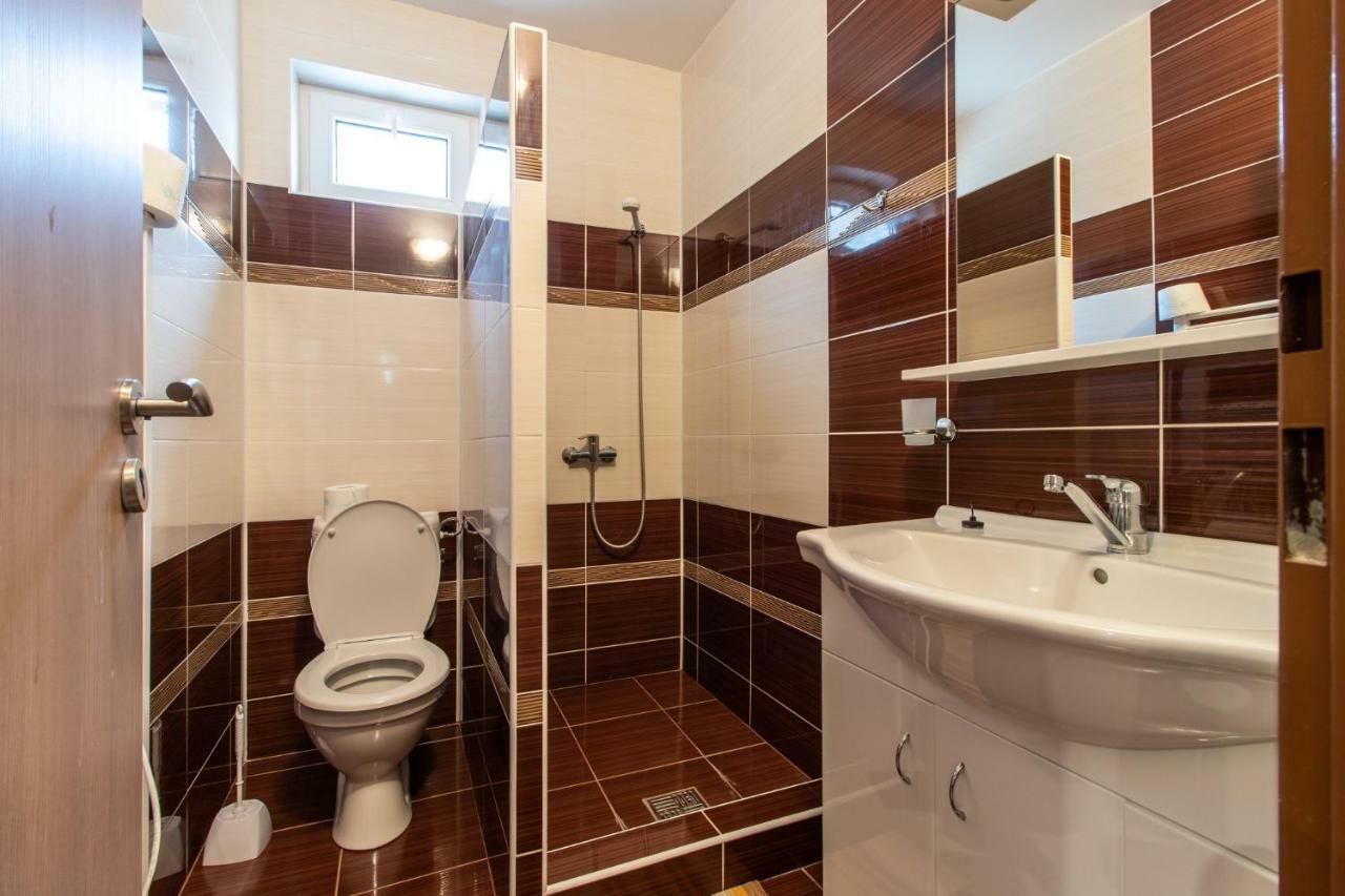 Restaurace Penzion Pod Sumarnikem Tvarozna Lhota Buitenkant foto