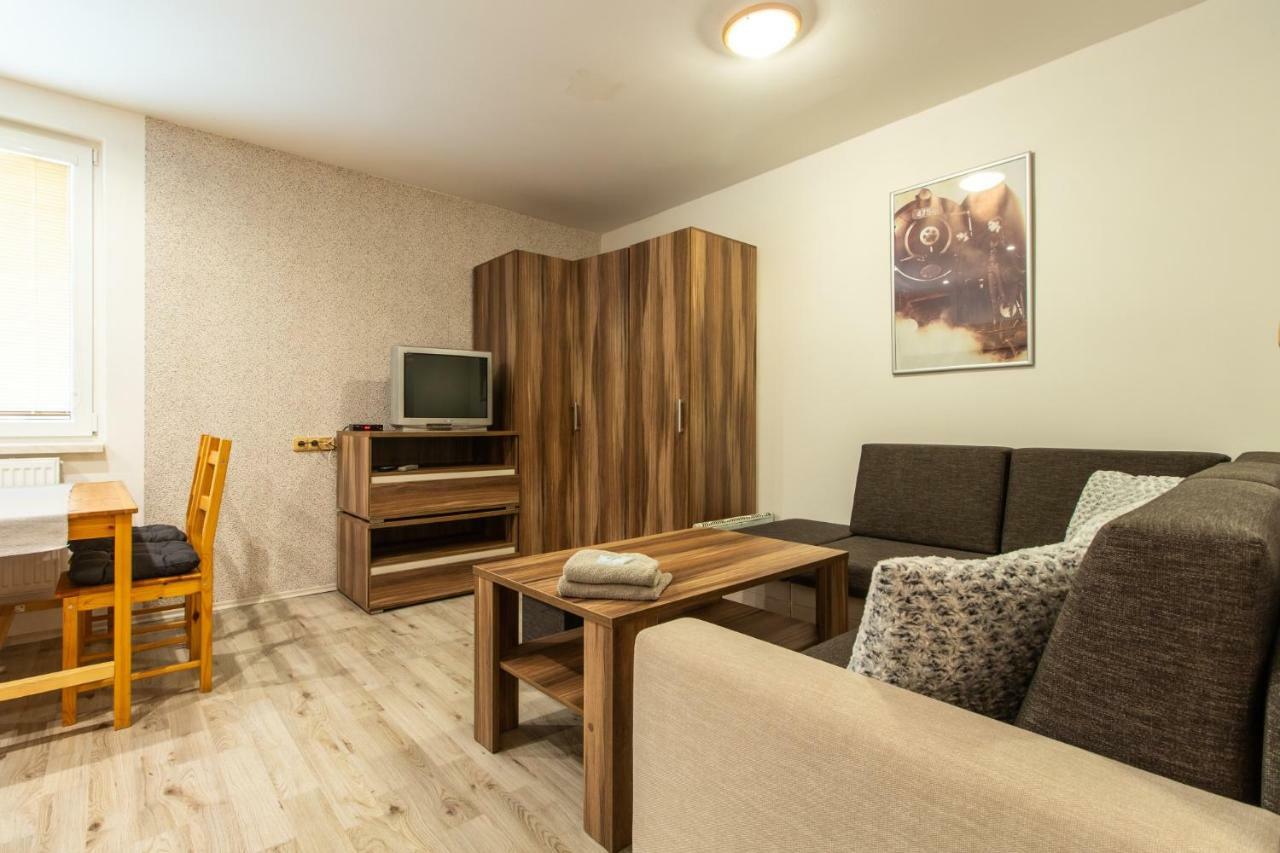 Restaurace Penzion Pod Sumarnikem Tvarozna Lhota Buitenkant foto
