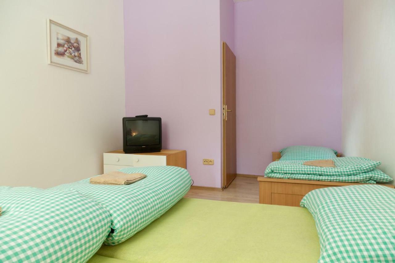 Restaurace Penzion Pod Sumarnikem Tvarozna Lhota Buitenkant foto