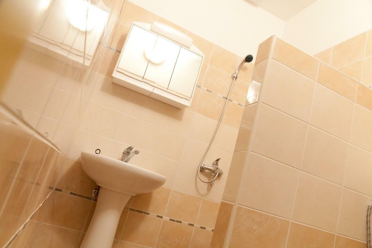 Restaurace Penzion Pod Sumarnikem Tvarozna Lhota Buitenkant foto