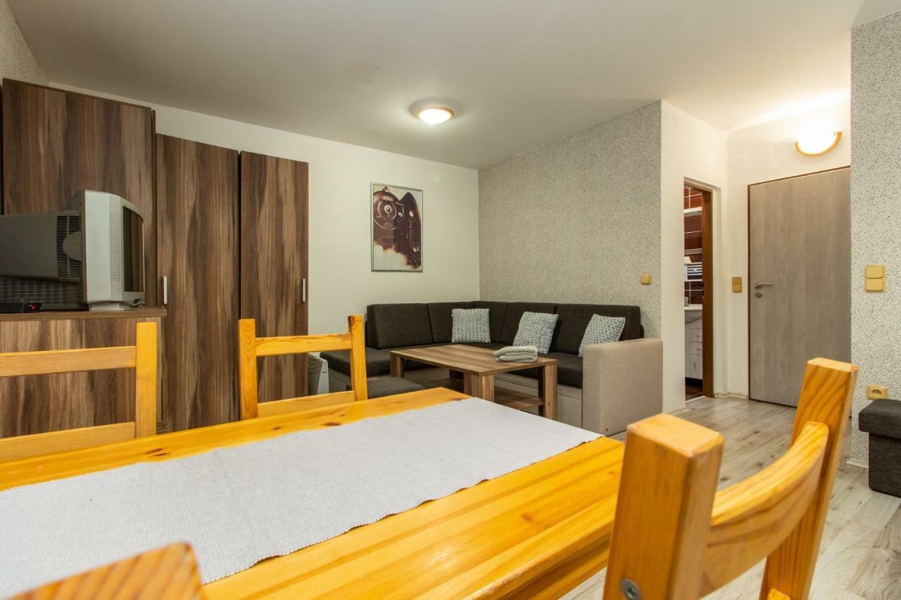 Restaurace Penzion Pod Sumarnikem Tvarozna Lhota Buitenkant foto