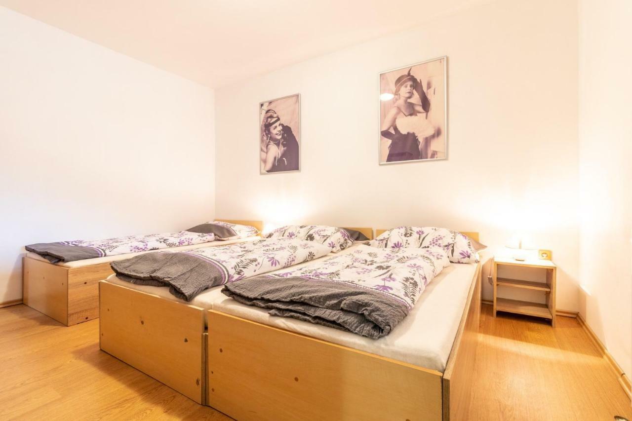 Restaurace Penzion Pod Sumarnikem Tvarozna Lhota Buitenkant foto