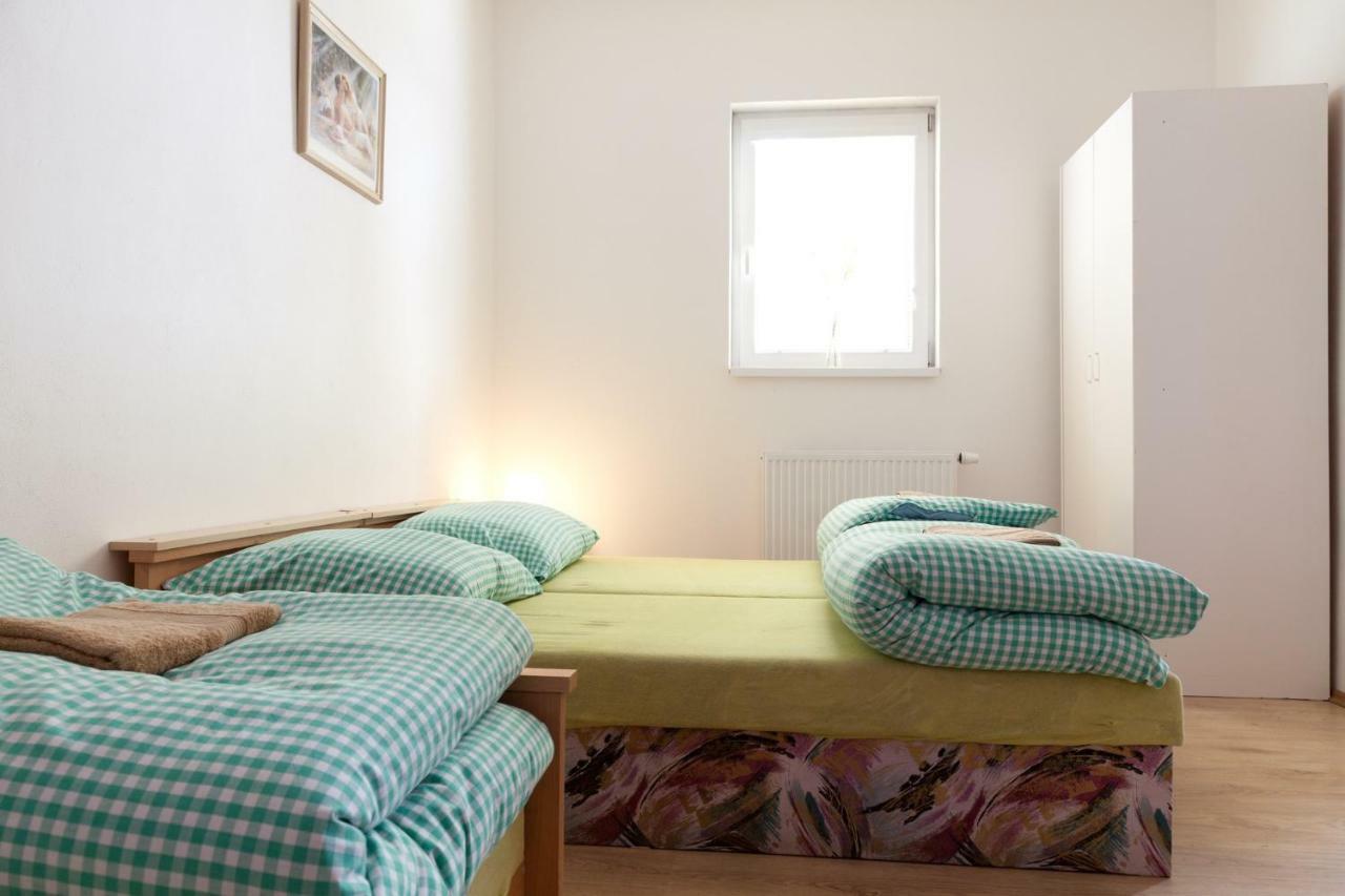 Restaurace Penzion Pod Sumarnikem Tvarozna Lhota Buitenkant foto
