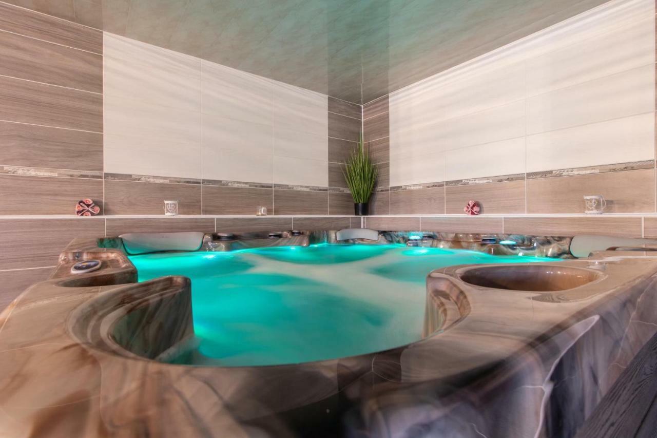 Restaurace Penzion Pod Sumarnikem Tvarozna Lhota Buitenkant foto