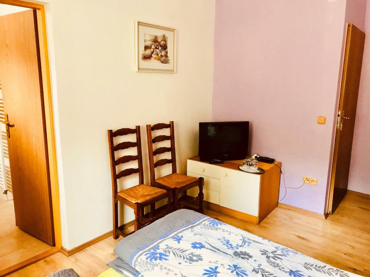 Restaurace Penzion Pod Sumarnikem Tvarozna Lhota Buitenkant foto