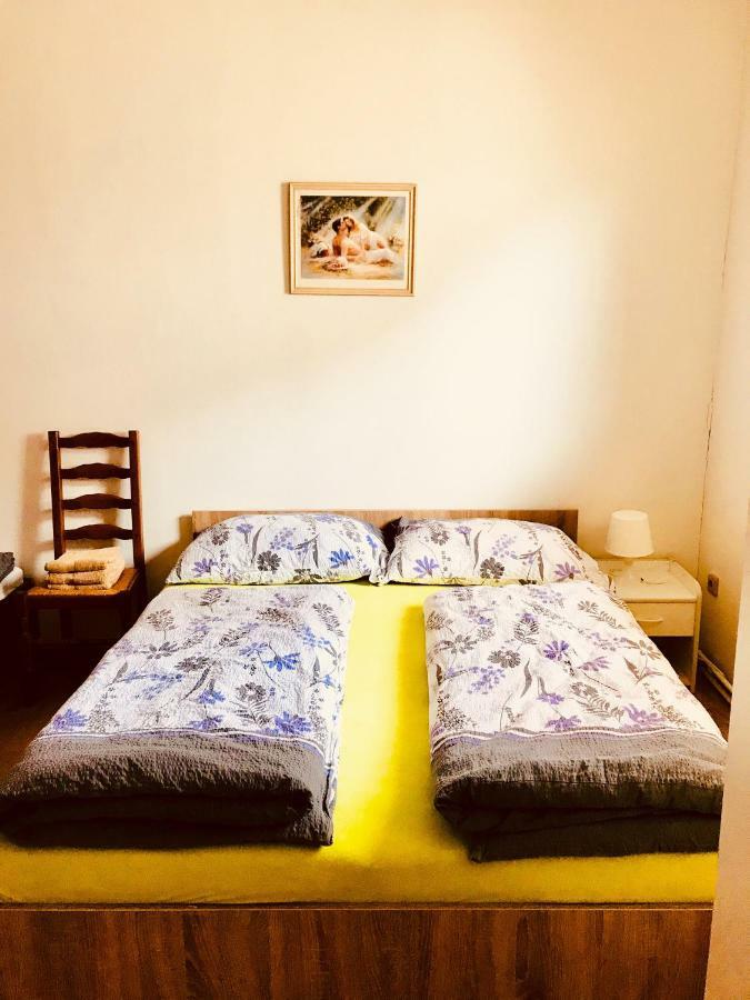 Restaurace Penzion Pod Sumarnikem Tvarozna Lhota Buitenkant foto