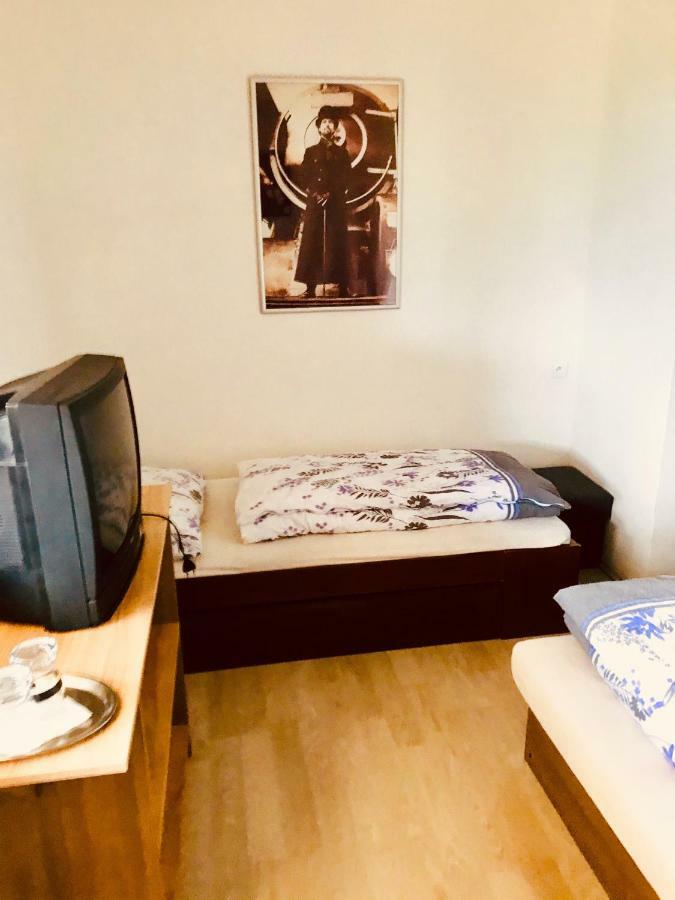 Restaurace Penzion Pod Sumarnikem Tvarozna Lhota Buitenkant foto