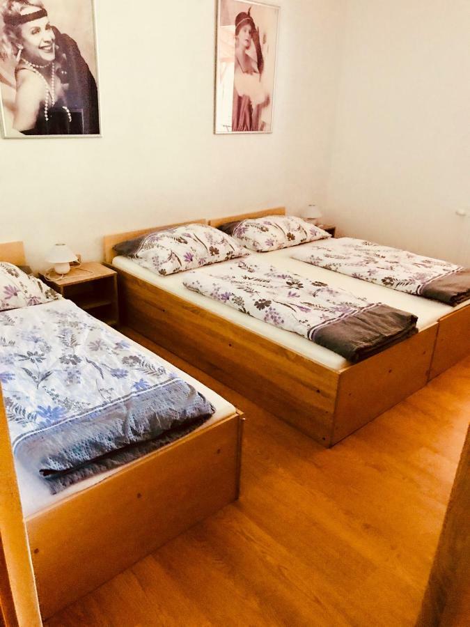 Restaurace Penzion Pod Sumarnikem Tvarozna Lhota Buitenkant foto