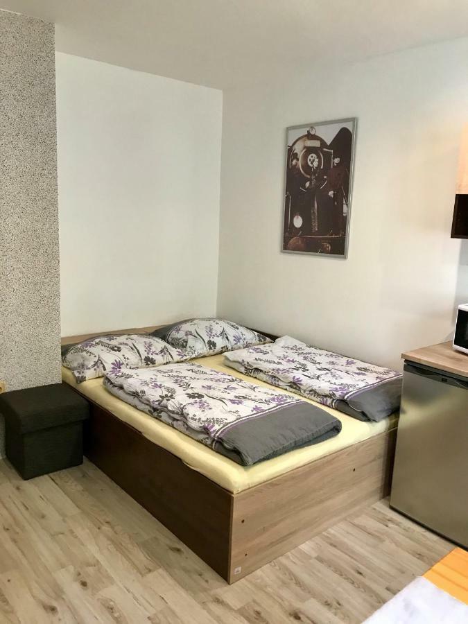 Restaurace Penzion Pod Sumarnikem Tvarozna Lhota Buitenkant foto