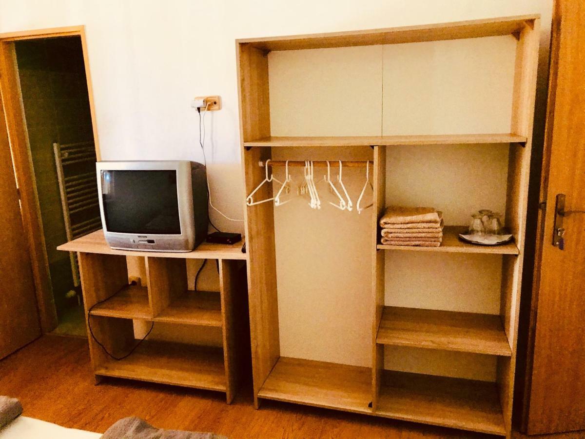 Restaurace Penzion Pod Sumarnikem Tvarozna Lhota Buitenkant foto